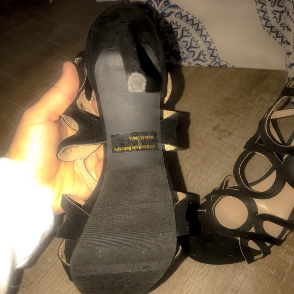 Report Triton’s Velour 4.5” heels - Picture 4 of 5